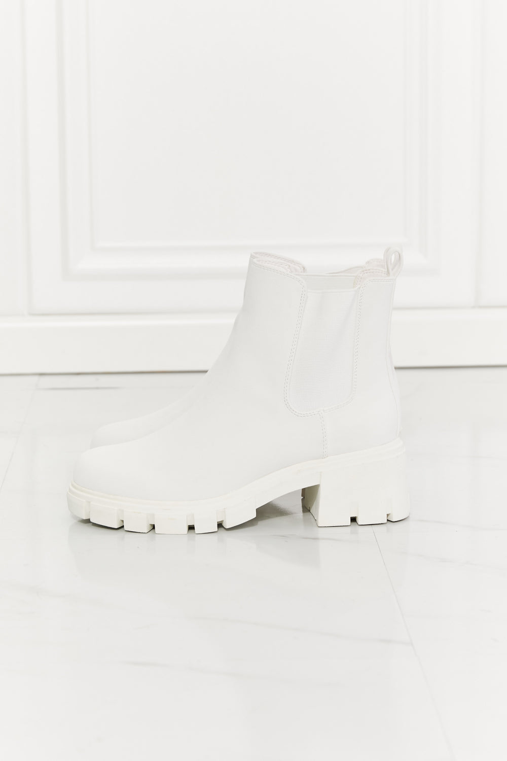 MMShoes Work For It Matte Lug Sole Chelsea Boots in White - Ryzela