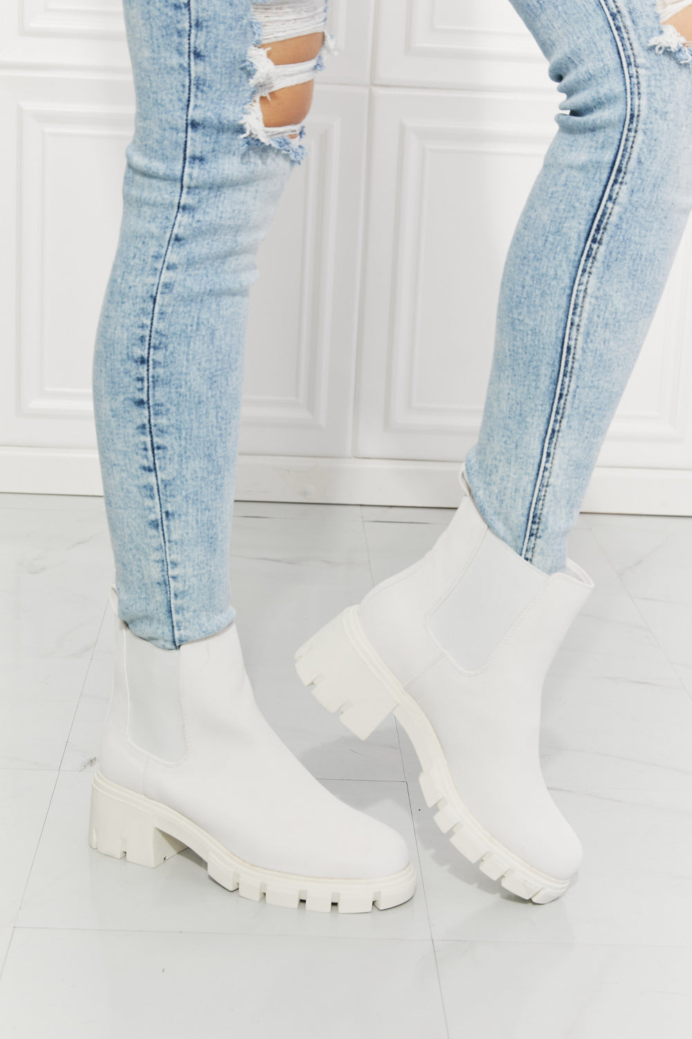 MMShoes Work For It Matte Lug Sole Chelsea Boots in White - Ryzela