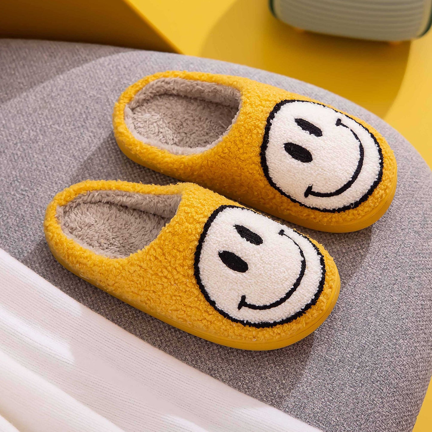 Melody Smiley Face Slippers - Ryzela