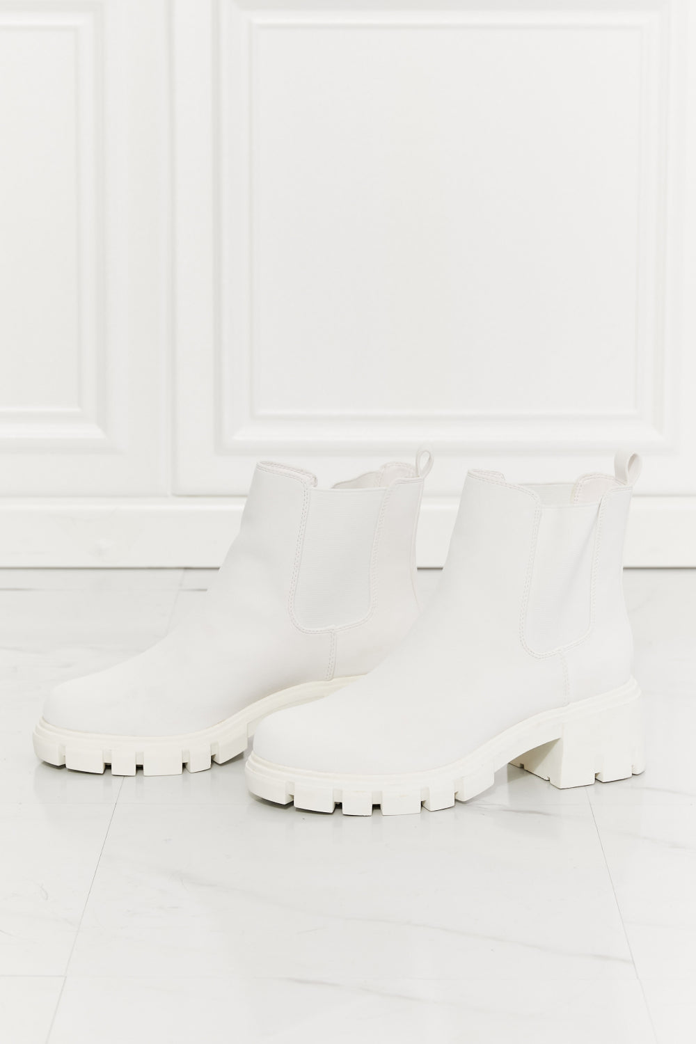 MMShoes Work For It Matte Lug Sole Chelsea Boots in White - Ryzela