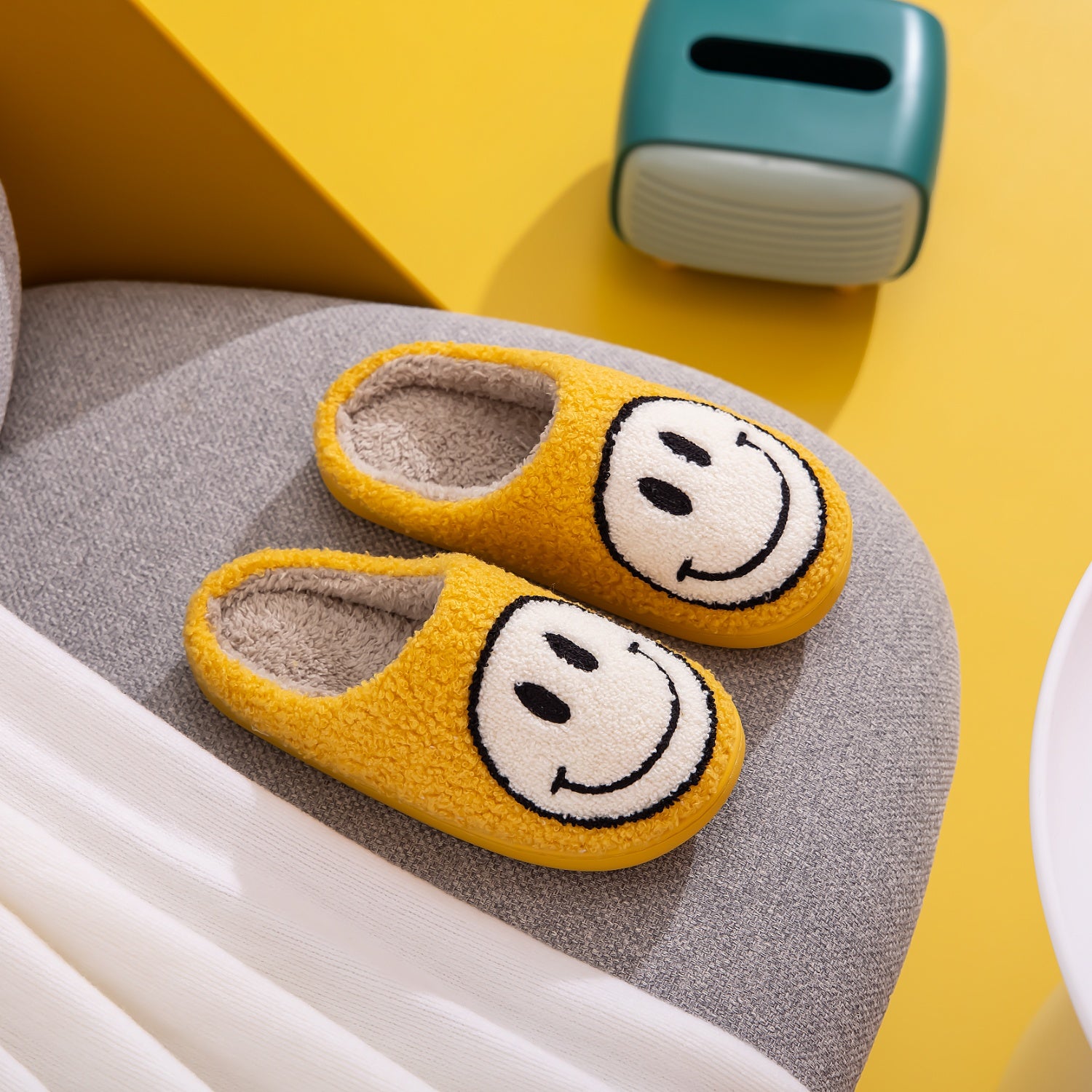 Melody Smiley Face Slippers - Ryzela