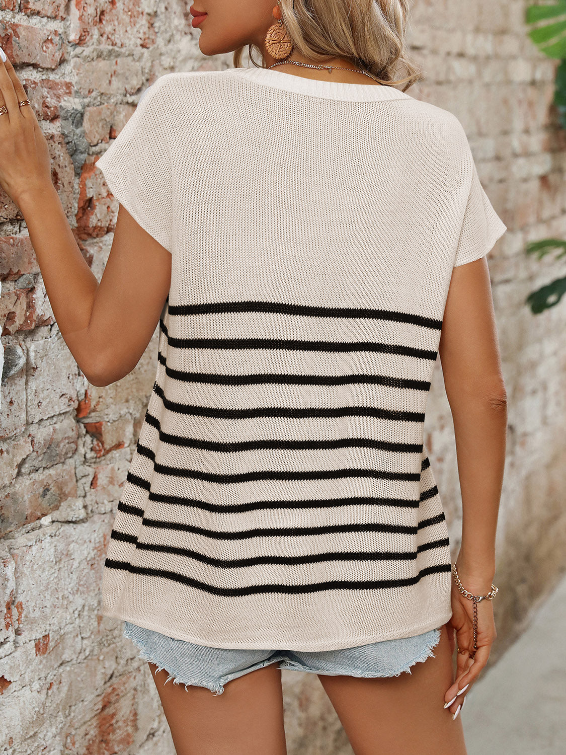 Striped Round Neck Short Sleeve Knit Top - Ryzela