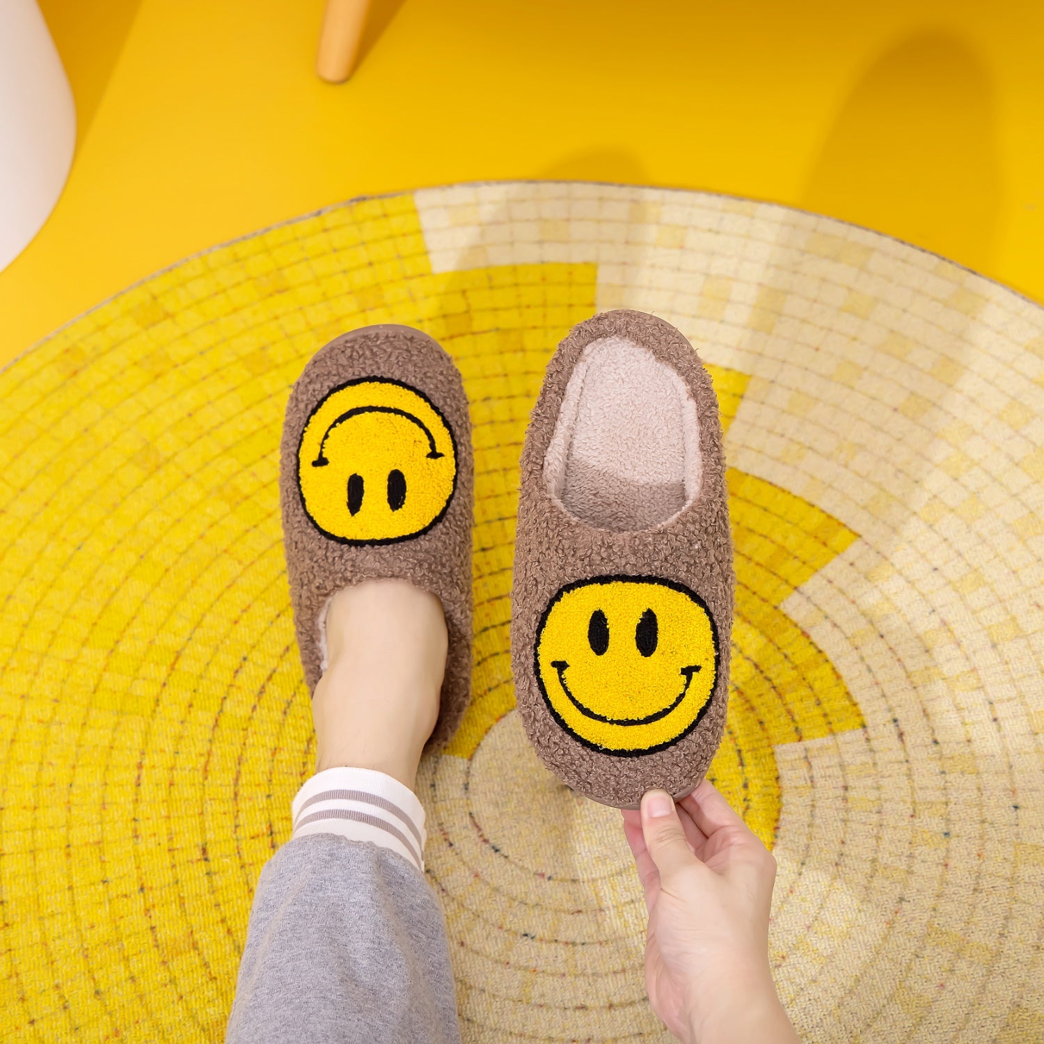 Melody Smiley Face Slippers - Ryzela