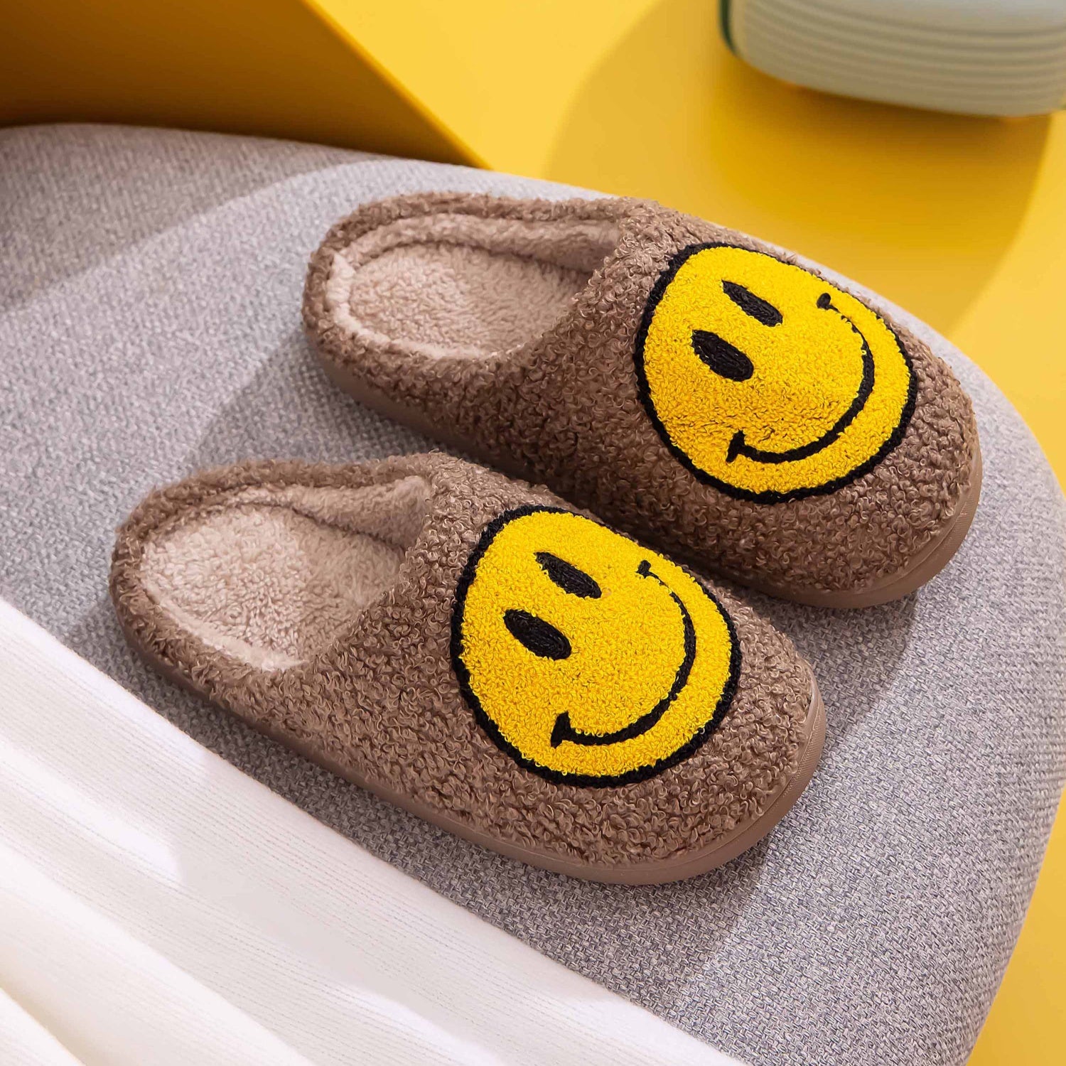 Melody Smiley Face Slippers - Ryzela