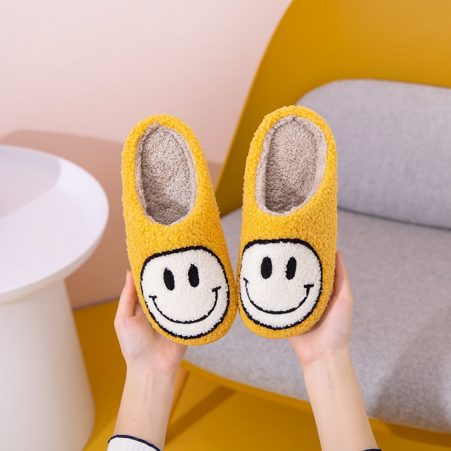 Melody Smiley Face Slippers - Ryzela