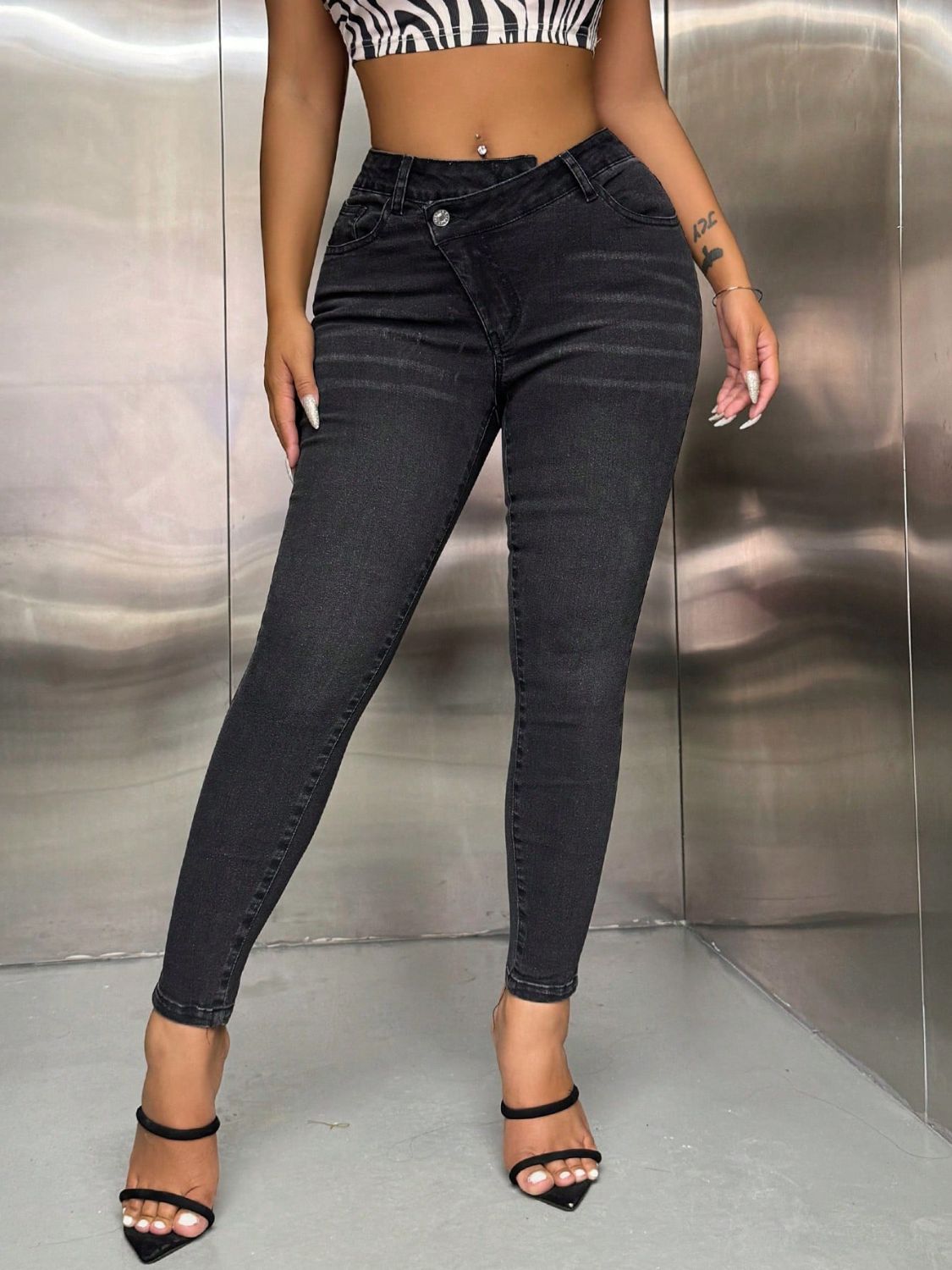 Asymmetric Waist Jeans with Pockets - Ryzela