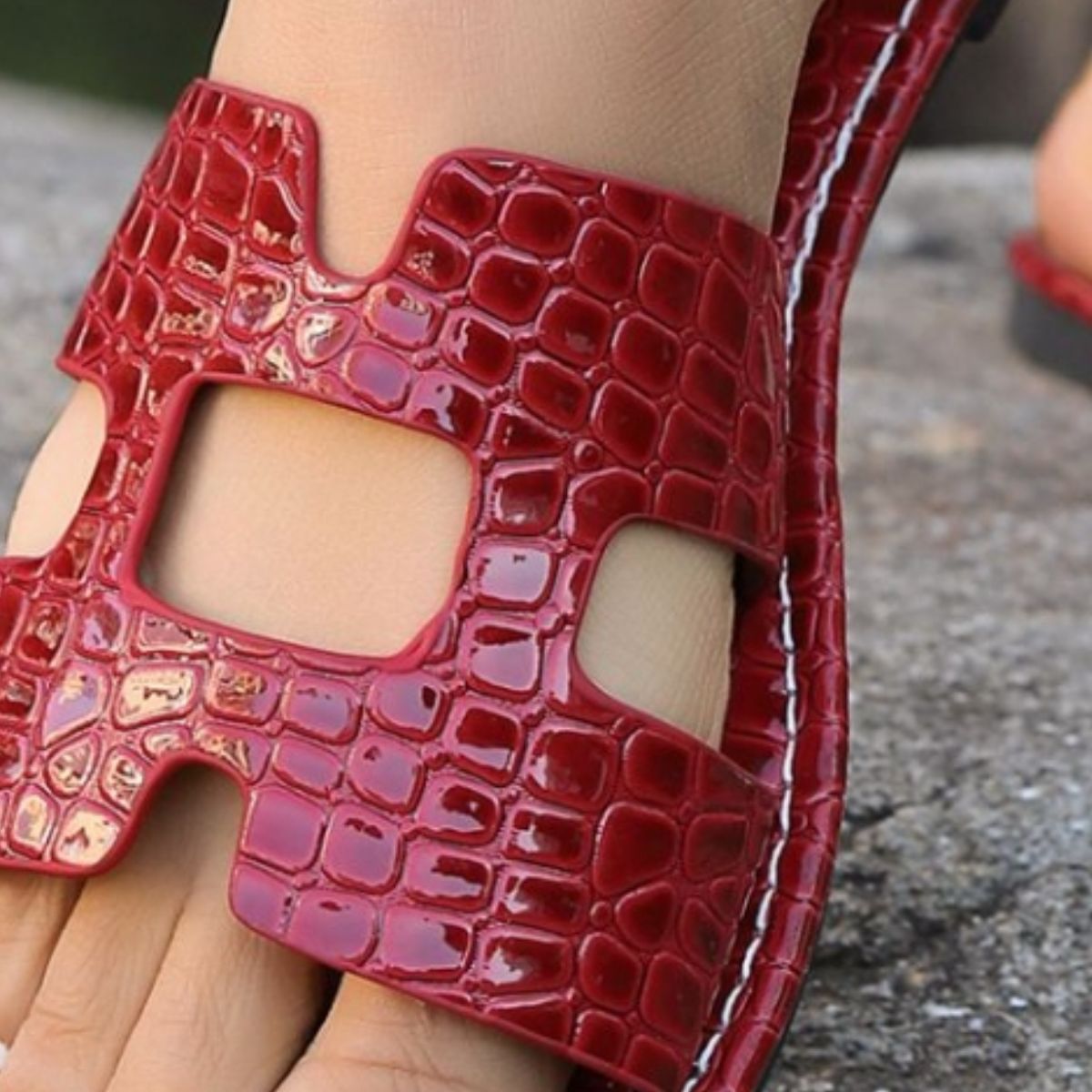 Crocodile Pattern Open-Toe PU Leather Sandals - Ryzela