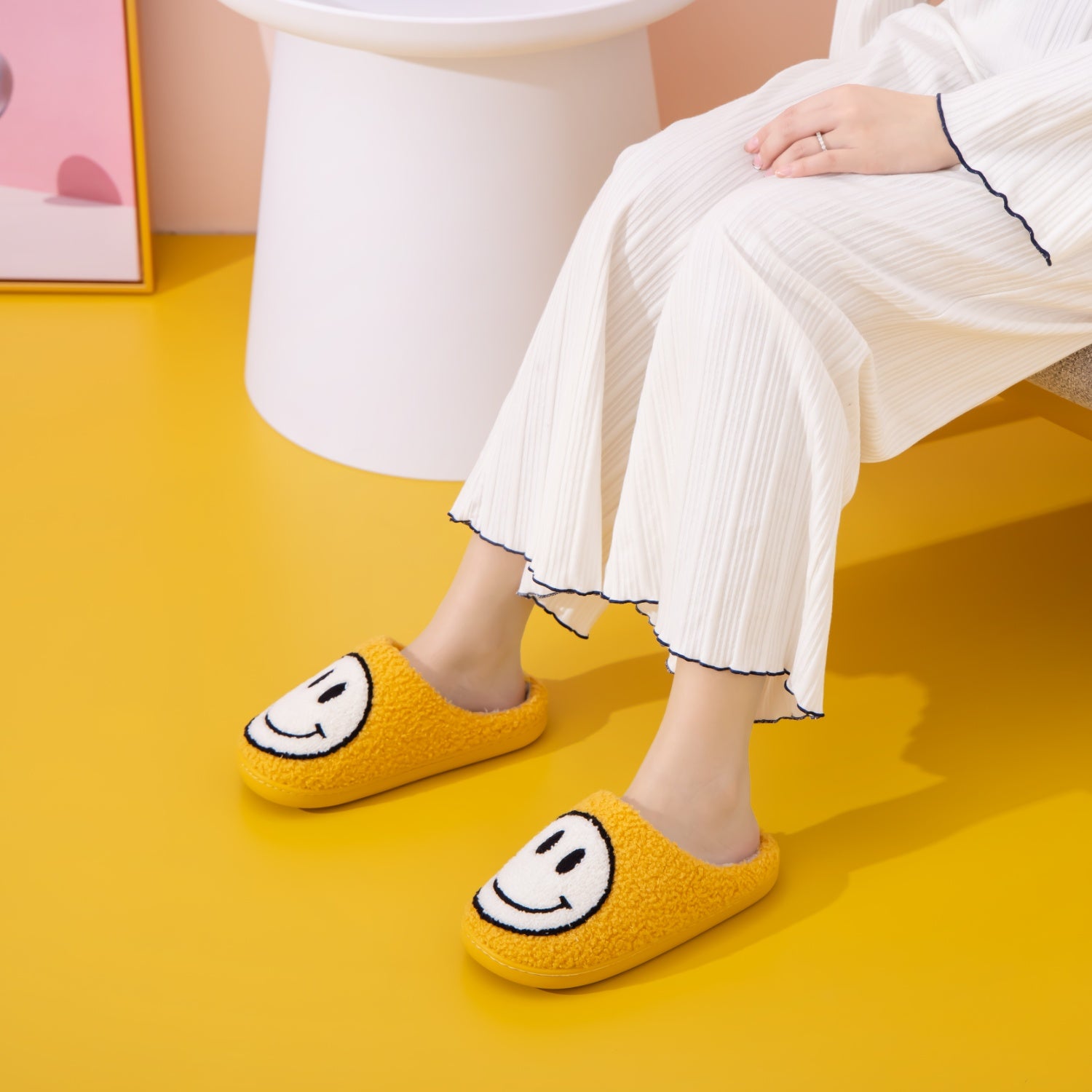 Melody Smiley Face Slippers - Ryzela