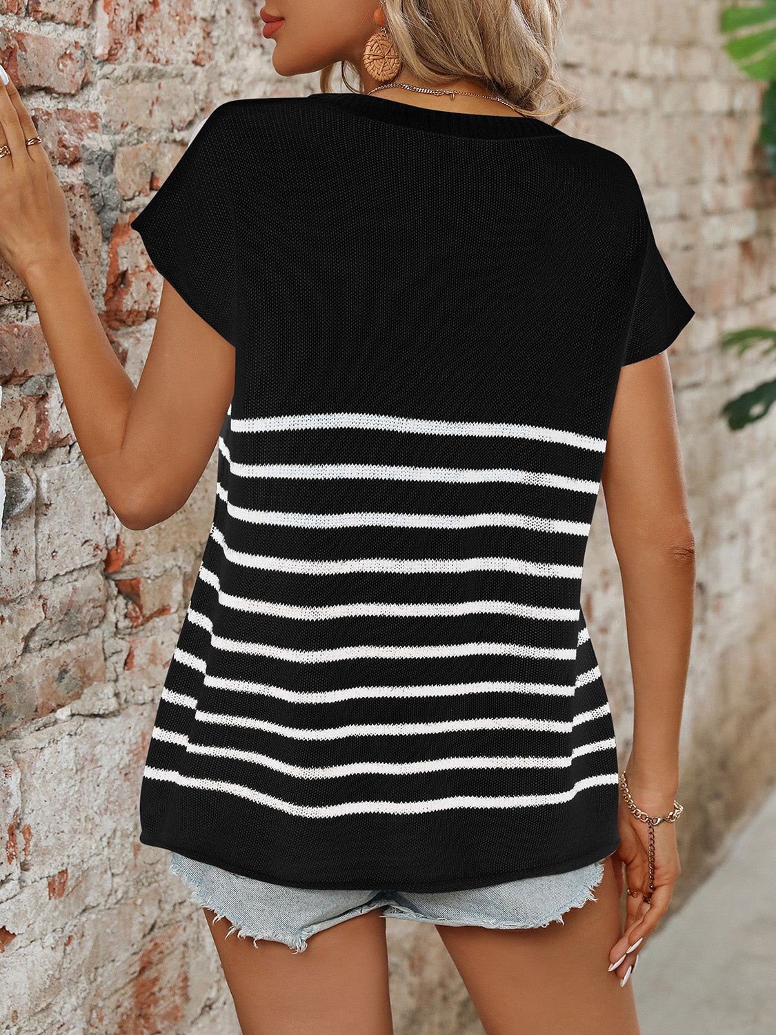 Striped Round Neck Short Sleeve Knit Top - Ryzela