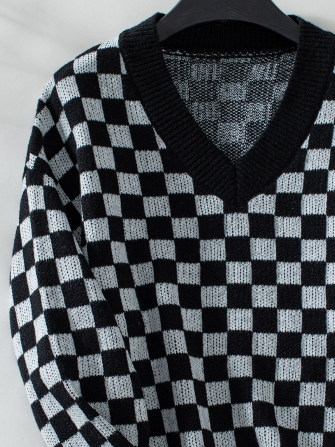 Checkered V-Neck Dropped Shoulder Sweater - Ryzela