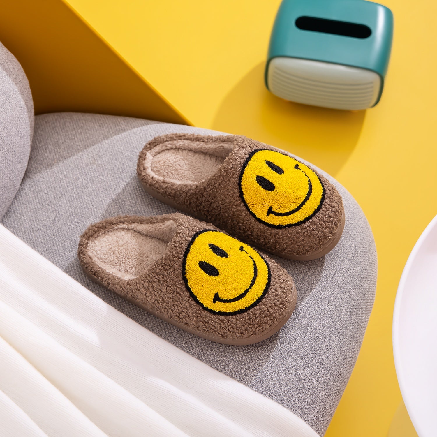 Melody Smiley Face Slippers - Ryzela