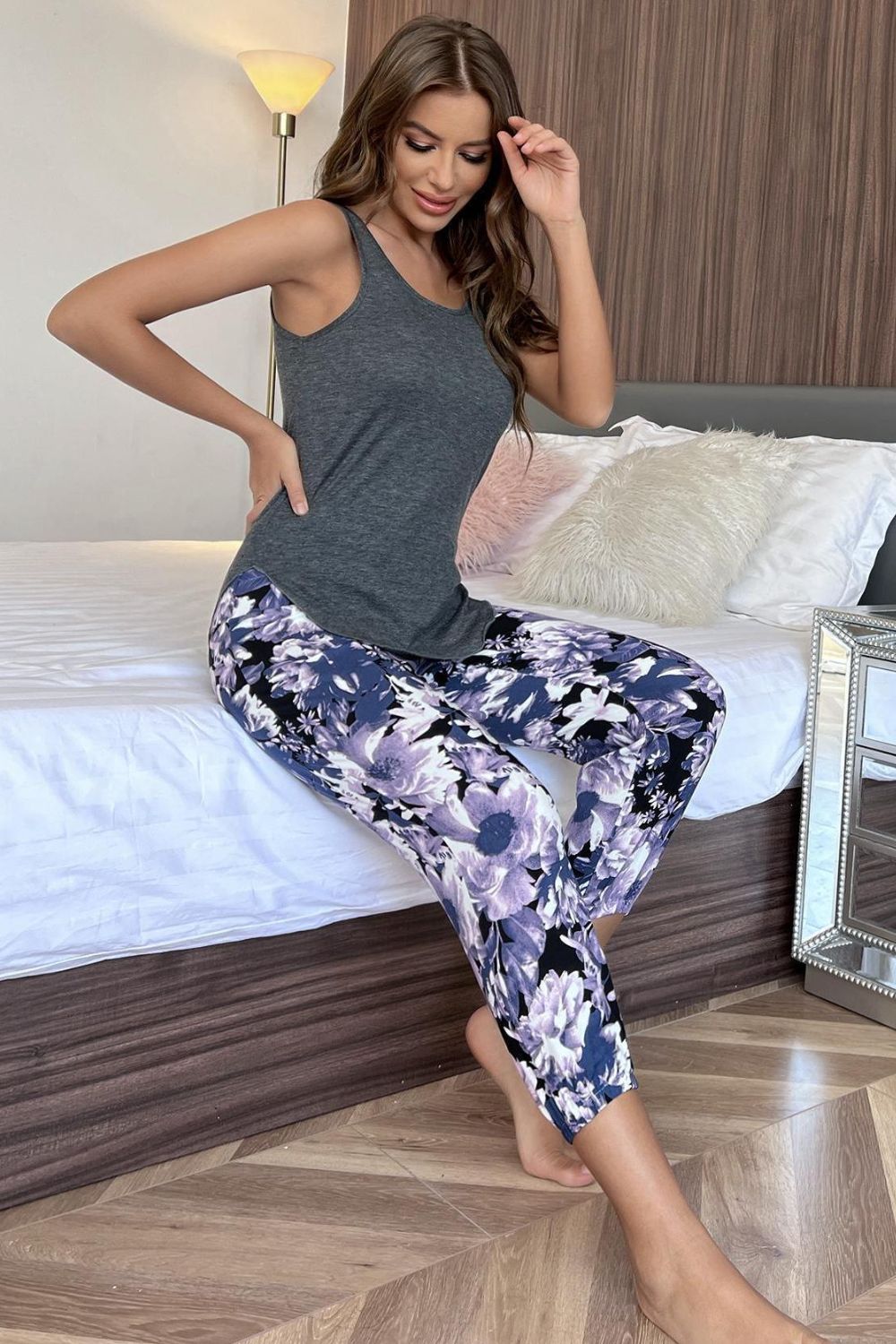 Scoop Neck Tank and Floral Cropped Pants Lounge Set - Ryzela