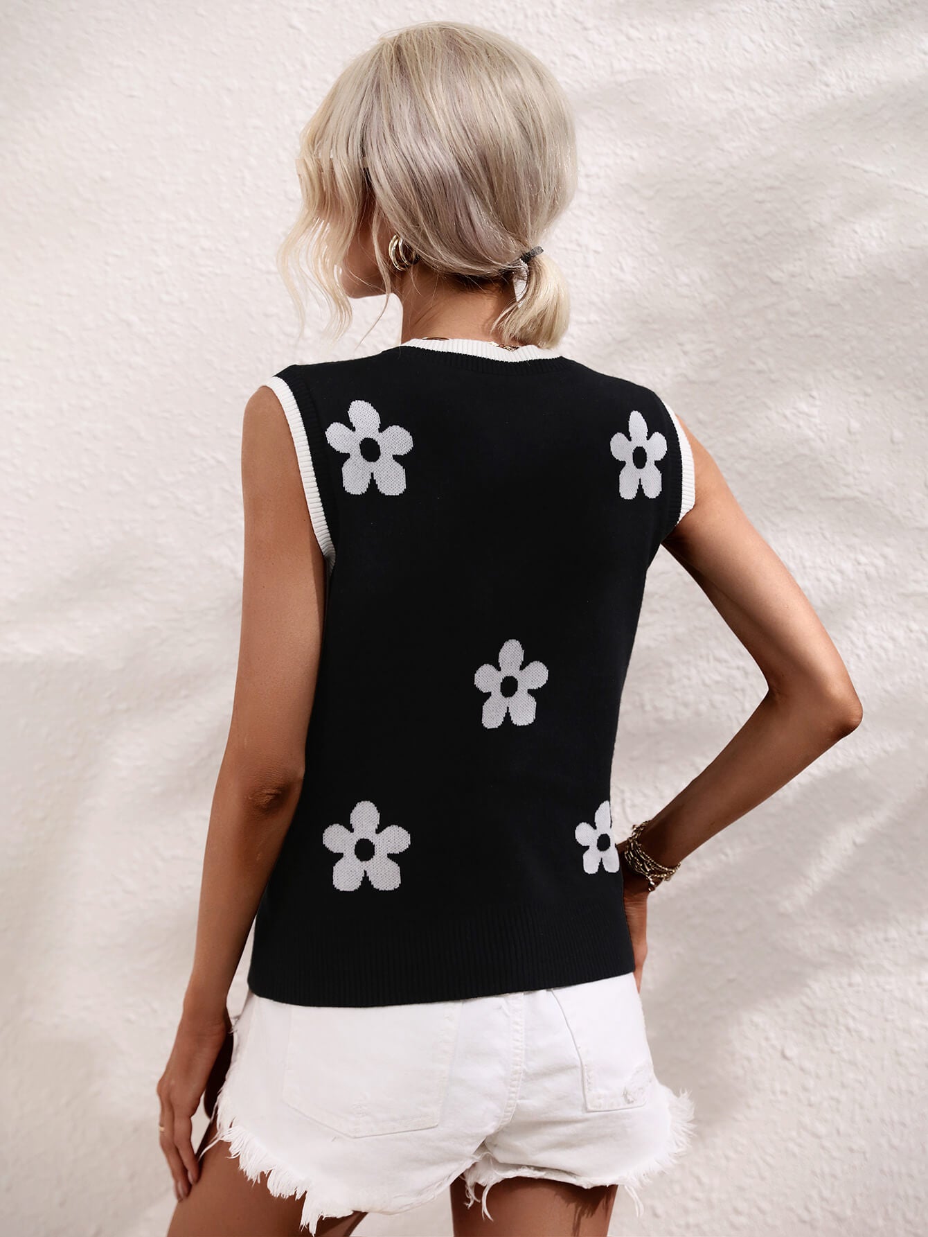 Floral Contrast Ribbed Trim Sweater Vest - Ryzela